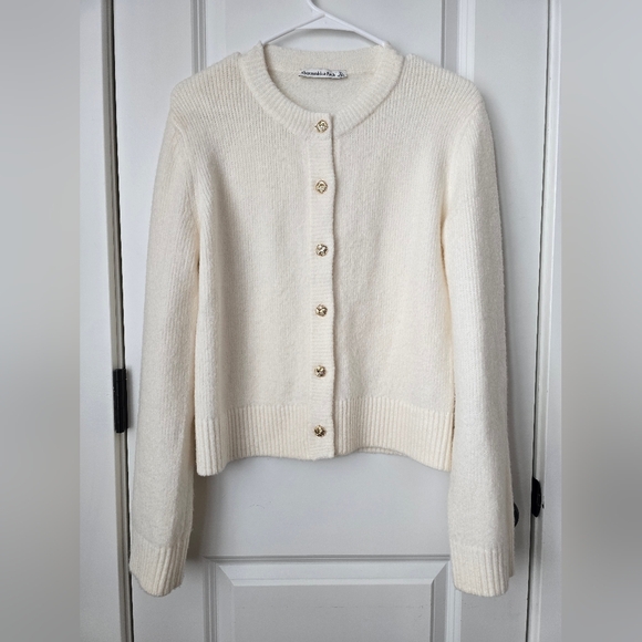 Abercrombie & Fitch Women's Cream Button-Up Cardigan - Picture 2 of 3